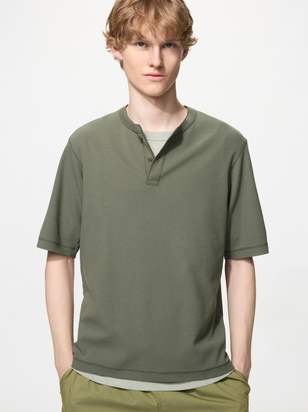 UNIQLO Olive Green Dry Waffle Henley Neck T-Shirt Short Sleeve NWT Never Used